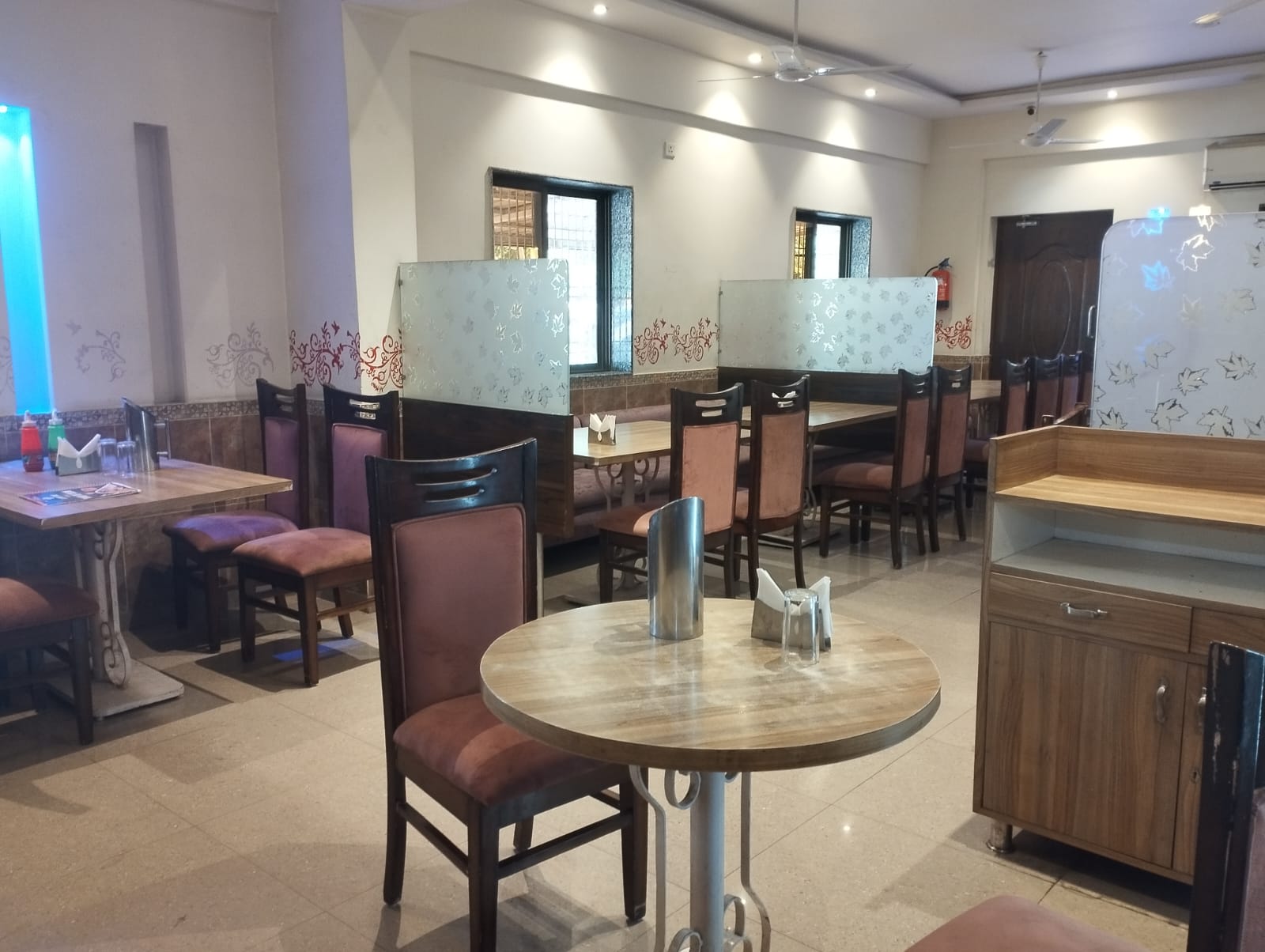 Hotel Sai Grand GIDA Gorakhpur, Best restaurant in GIDA Gorakhpur,restaurant near Lucknow Road GIDA Gorakhpur, Best Affordable restaurant in GIDA Gorakhpur, business family restaurant in GIDA Gorakhpur, Best Veg Non Veg restaurant in GIDA Gorakhpur,restaurant near Sahjanwa, located in Sector 22, GIDA, Gorakhpur.